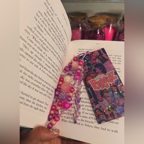 Bookmark with dangle - Picture 2 of 3